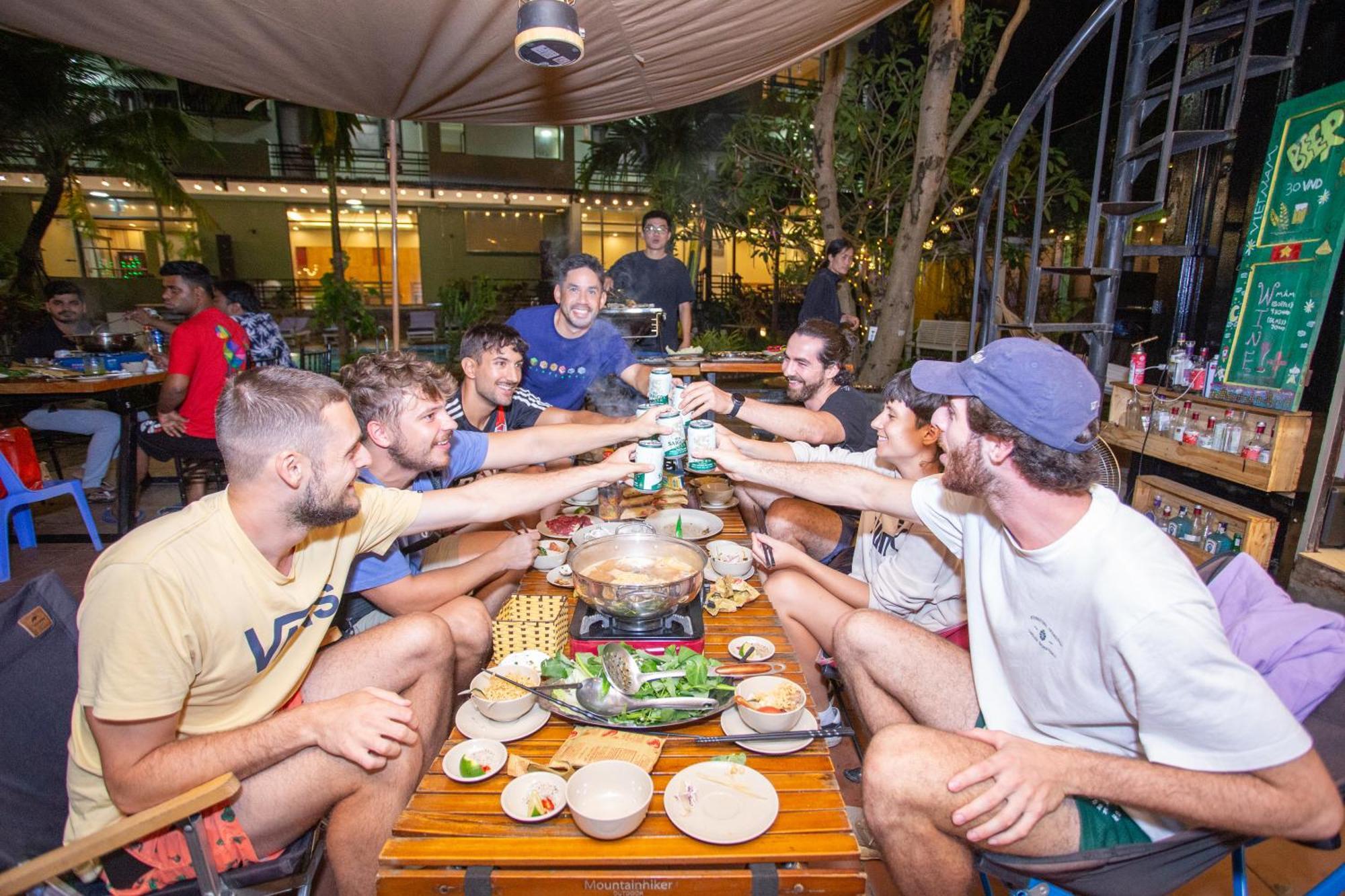 Republic Hostel Cat Ba Xuan Dam ภายนอก รูปภาพ