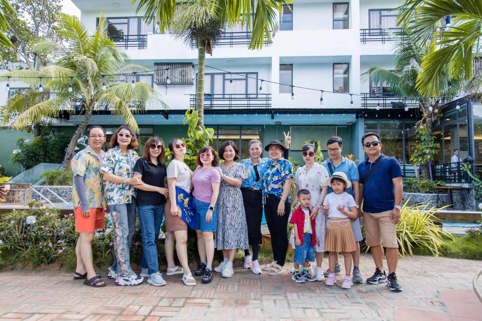 Republic Hostel Cat Ba Xuan Dam ภายนอก รูปภาพ