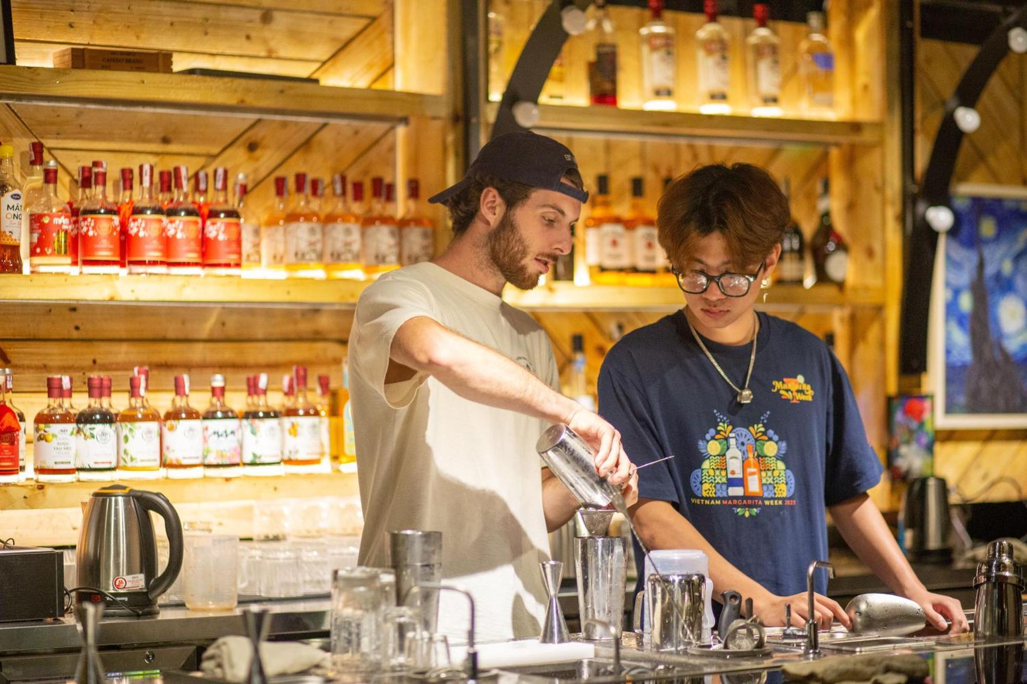 Republic Hostel Cat Ba Xuan Dam ภายนอก รูปภาพ